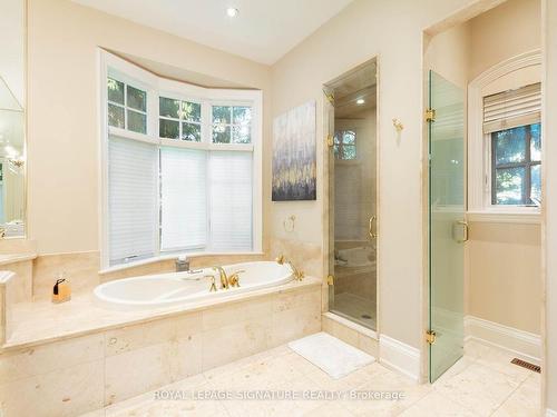 1161 Tecumseh Park Dr, Mississauga, ON - Indoor Photo Showing Bathroom