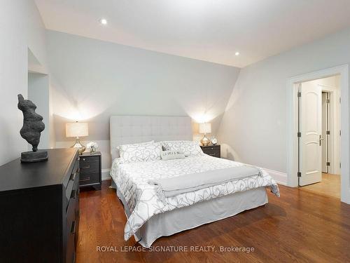 1161 Tecumseh Park Drive, Mississauga, ON - Indoor Photo Showing Bedroom