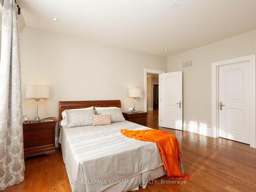 1161 Tecumseh Park Drive, Mississauga, ON - Indoor Photo Showing Bedroom