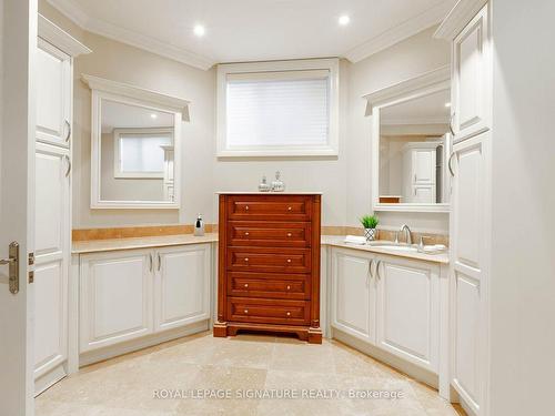 1161 Tecumseh Park Drive, Mississauga, ON - Indoor Photo Showing Bathroom