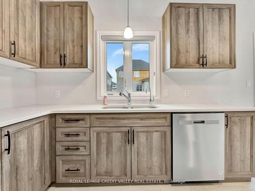 104 Sass Cres, Brant, ON - Indoor Photo Showing Kitchen With Double Sink