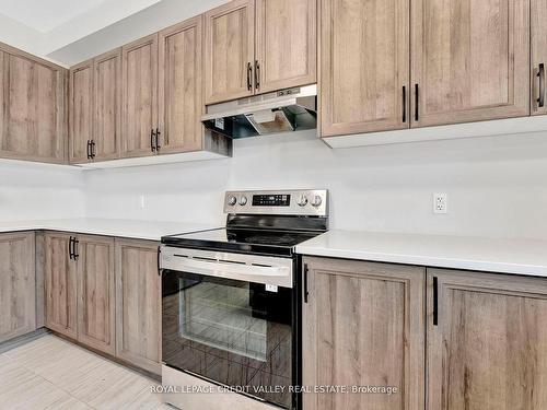 104 Sass Cres, Brant, ON - Indoor Photo Showing Kitchen