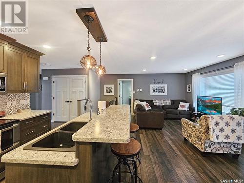 812 Battleford Trail, Swift Current, SK - Indoor Photo Showing Kitchen With Double Sink With Upgraded Kitchen