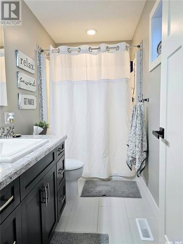 812 Battleford Trail, Swift Current, SK - Indoor Photo Showing Bathroom