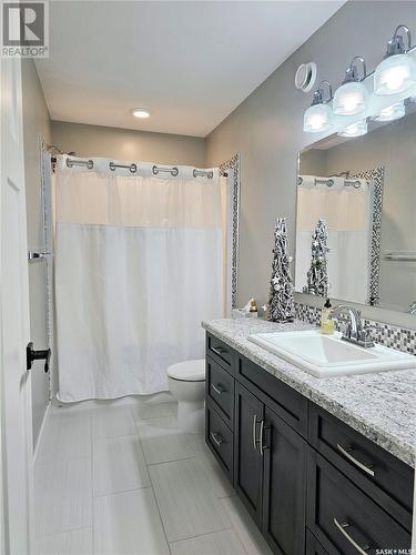 812 Battleford Trail, Swift Current, SK - Indoor Photo Showing Bathroom