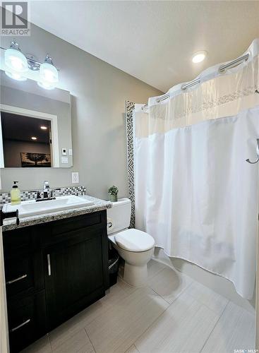 812 Battleford Trail, Swift Current, SK - Indoor Photo Showing Bathroom