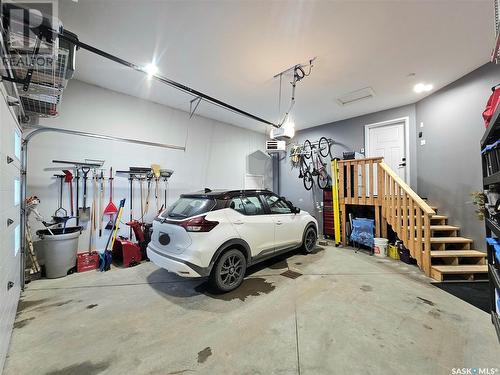 812 Battleford Trail, Swift Current, SK - Indoor Photo Showing Garage