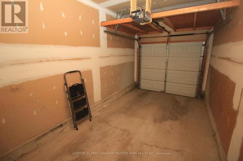 62 Maxine Court E, Middlesex Centre (Komoka), ON - Indoor Photo Showing Garage