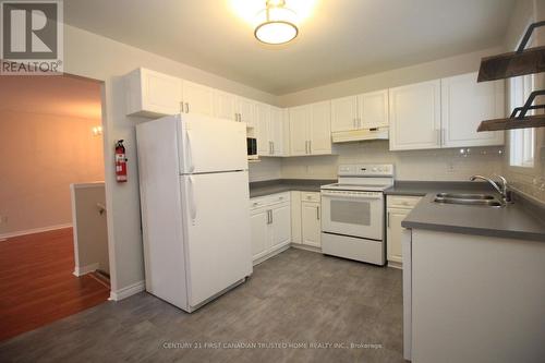 62 Maxine Court E, Middlesex Centre (Komoka), ON - Indoor Photo Showing Kitchen With Double Sink