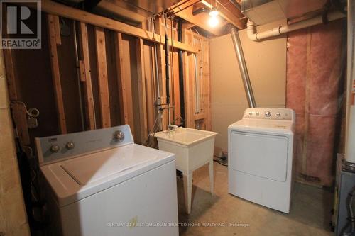 62 Maxine Court E, Middlesex Centre (Komoka), ON - Indoor Photo Showing Laundry Room