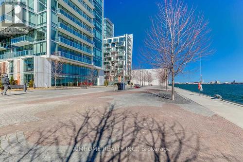 Th 111 - 39 Queens Quay, Toronto, ON - Outdoor