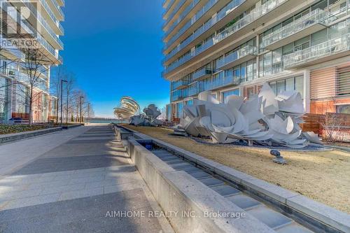 Th 111 - 39 Queens Quay, Toronto, ON - Outdoor