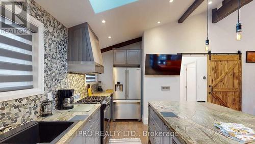 31 Lynch Road, Toronto, ON - Indoor Photo Showing Kitchen With Upgraded Kitchen