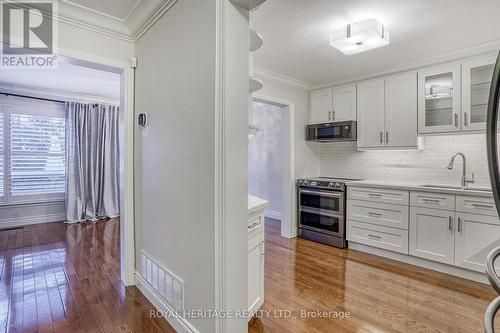 26 - 15 Michael Boulevard E, Whitby, ON - Indoor Photo Showing Kitchen With Upgraded Kitchen