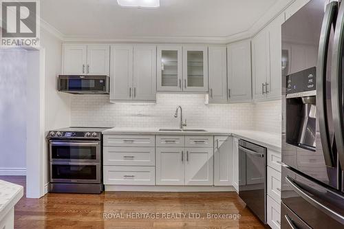 26 - 15 Michael Boulevard E, Whitby, ON - Indoor Photo Showing Kitchen With Upgraded Kitchen