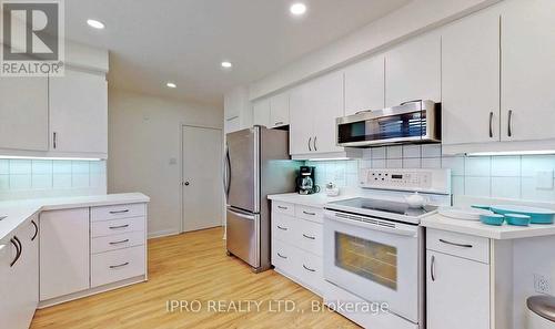 7 Foxwarren Drive, Toronto, ON - Indoor Photo Showing Kitchen