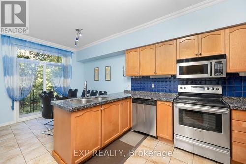 286 - 23 Observatory Lane, Richmond Hill, ON - Indoor Photo Showing Kitchen With Double Sink