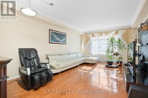 286 - 23 Observatory Lane, Richmond Hill, ON - Indoor Photo Showing Living Room