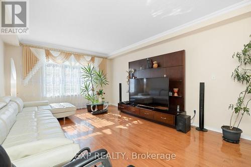 286 - 23 Observatory Lane, Richmond Hill, ON - Indoor Photo Showing Living Room