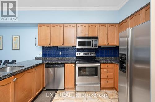 286 - 23 Observatory Lane, Richmond Hill, ON - Indoor Photo Showing Kitchen