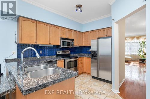 286 - 23 Observatory Lane, Richmond Hill, ON - Indoor Photo Showing Kitchen With Double Sink