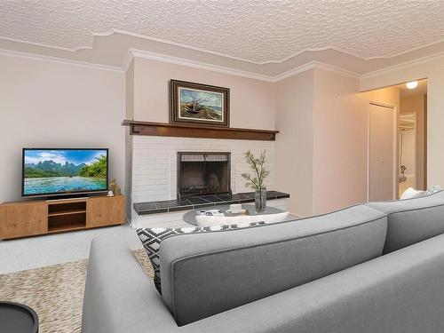 401-978 Heywood Ave, Victoria, BC - Indoor Photo Showing Living Room With Fireplace