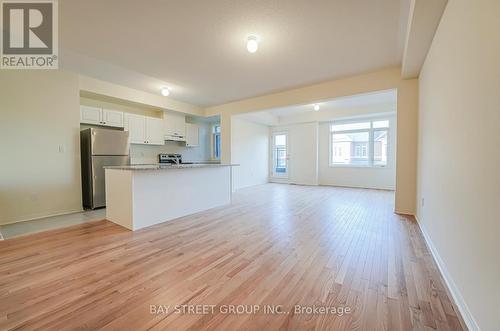 105 Ness Drive, Richmond Hill, ON - Indoor Photo Showing Kitchen