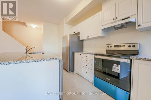 105 Ness Drive, Richmond Hill, ON - Indoor Photo Showing Kitchen