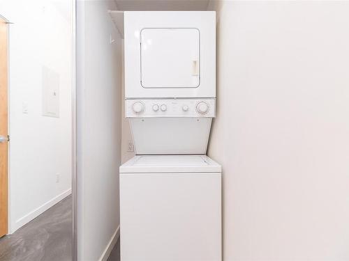 304-848 Mason St, Victoria, BC - Indoor Photo Showing Laundry Room