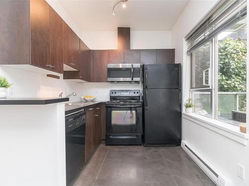 304-848 Mason St, Victoria, BC - Indoor Photo Showing Kitchen