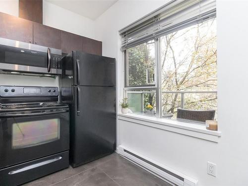 304-848 Mason St, Victoria, BC - Indoor Photo Showing Kitchen