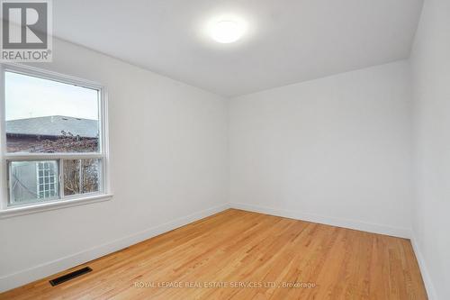 100 - 1 Yorkview Drive, Toronto, ON - Indoor Photo Showing Other Room