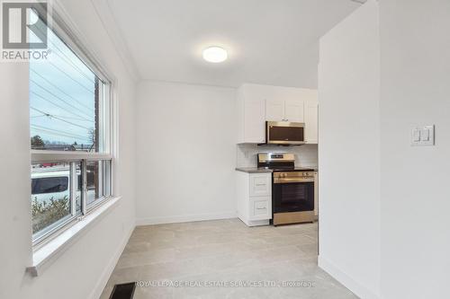 100 - 1 Yorkview Drive, Toronto, ON - Indoor Photo Showing Kitchen