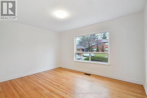 100 - 1 Yorkview Drive, Toronto, ON - Indoor Photo Showing Other Room