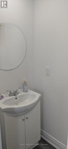 590 Woodward Avenue, Hamilton, ON - Indoor Photo Showing Bathroom