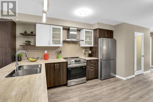 8681 Dogwood Crescent, Niagara Falls (222 - Brown), ON - Indoor Photo Showing Kitchen With Double Sink With Upgraded Kitchen