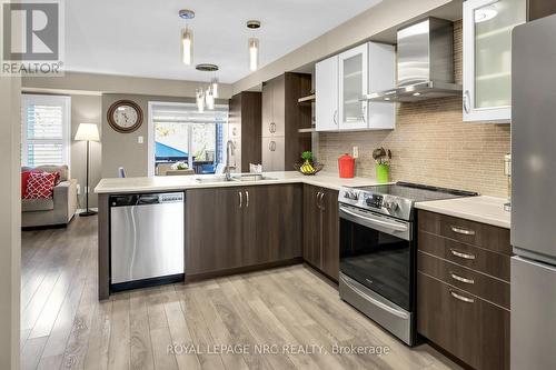 8681 Dogwood Crescent, Niagara Falls (222 - Brown), ON - Indoor Photo Showing Kitchen With Upgraded Kitchen