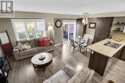 8681 Dogwood Crescent, Niagara Falls (222 - Brown), ON - Indoor Photo Showing Living Room