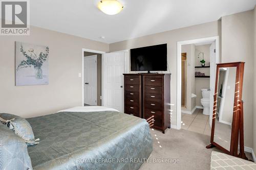 8681 Dogwood Crescent, Niagara Falls (222 - Brown), ON - Indoor Photo Showing Bedroom