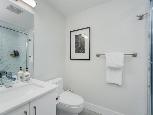 302-1450 Glentana Rd, View Royal, BC - Indoor Photo Showing Bathroom