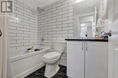 5 - 2212 Bromsgrove Road, Mississauga, ON - Indoor Photo Showing Bathroom