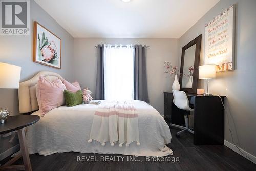 7 Fenwick Court, Brantford, ON - Indoor Photo Showing Bedroom