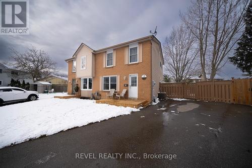 7 Fenwick Court, Brantford, ON - Outdoor