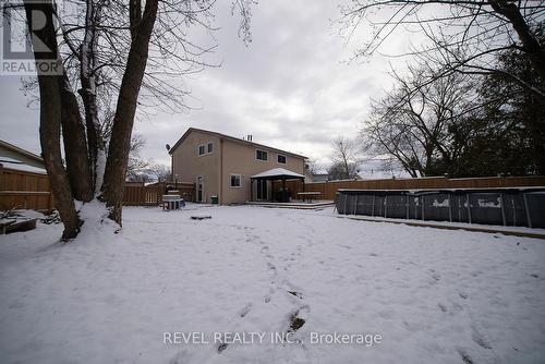 7 Fenwick Court, Brantford, ON - Outdoor