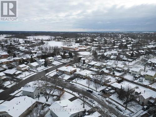 7 Fenwick Court, Brantford, ON - Outdoor With View