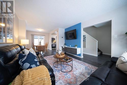 7 Fenwick Court, Brantford, ON - Indoor Photo Showing Living Room