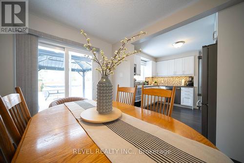 7 Fenwick Court, Brantford, ON - Indoor Photo Showing Dining Room