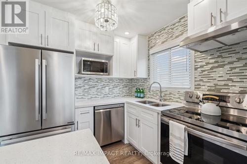 532 Cobblehill Drive, Oshawa (Pinecrest), ON - Indoor Photo Showing Kitchen With Double Sink With Upgraded Kitchen