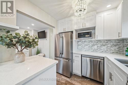 532 Cobblehill Drive, Oshawa (Pinecrest), ON - Indoor Photo Showing Kitchen With Upgraded Kitchen