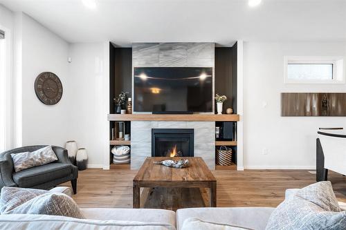 805 De La Seigneurie Boulevard, Winnipeg, MB - Indoor Photo Showing Living Room With Fireplace